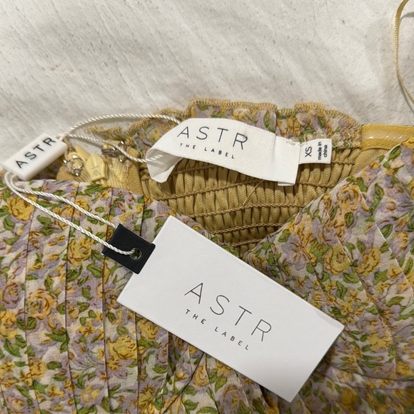 ASTR The Label Floral Puff Sleeve Dress - Picture 4 of 5